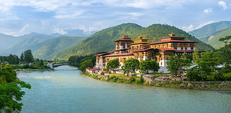 Bhoutan - Vue sur le monastère forteresse Punakha au bord du fleuve