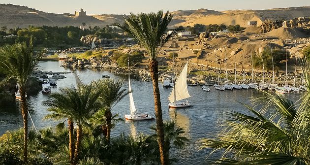 Egypte- Vue sur les voiliers qui naviguent dans le Nil à Aswan