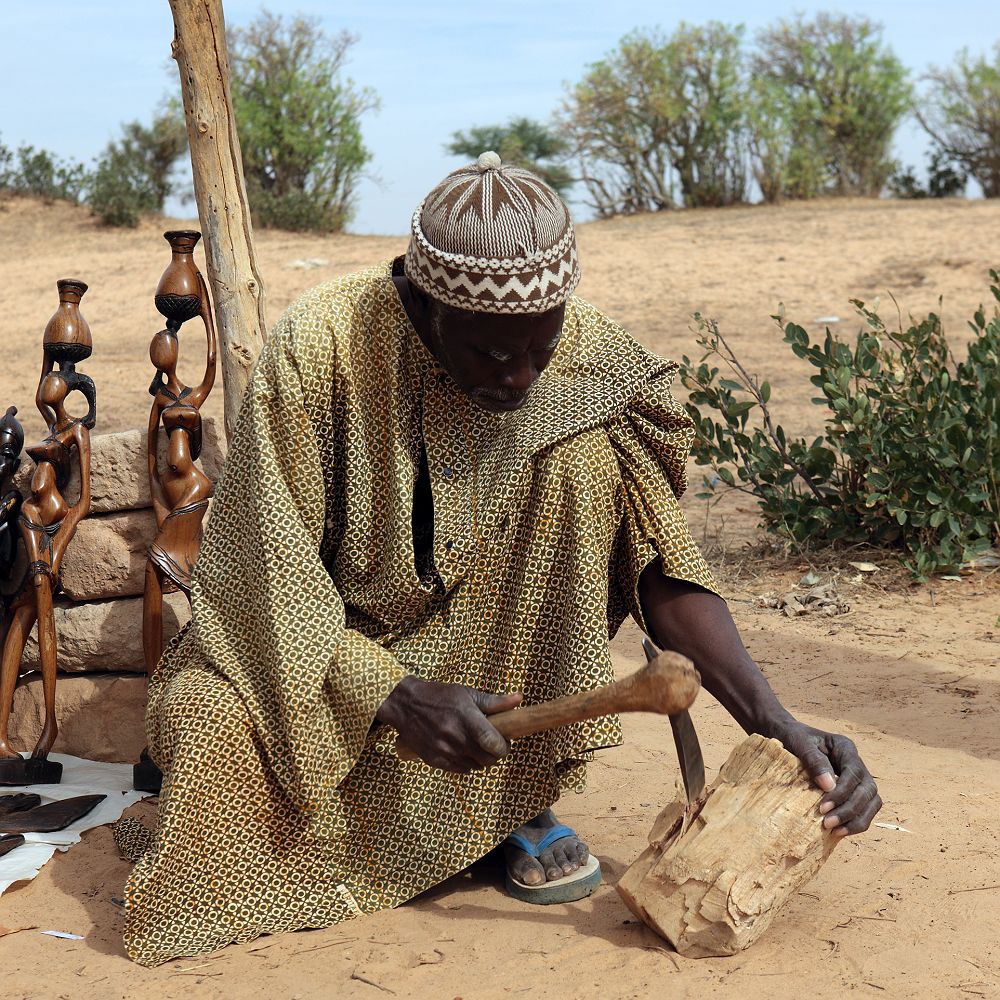 Sculpteur africain au Sénégal