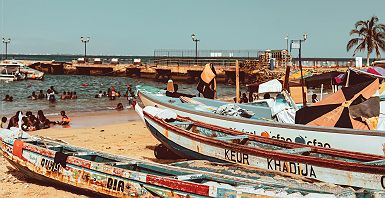 Port et plage sur l'île de Gorée, Dakar 