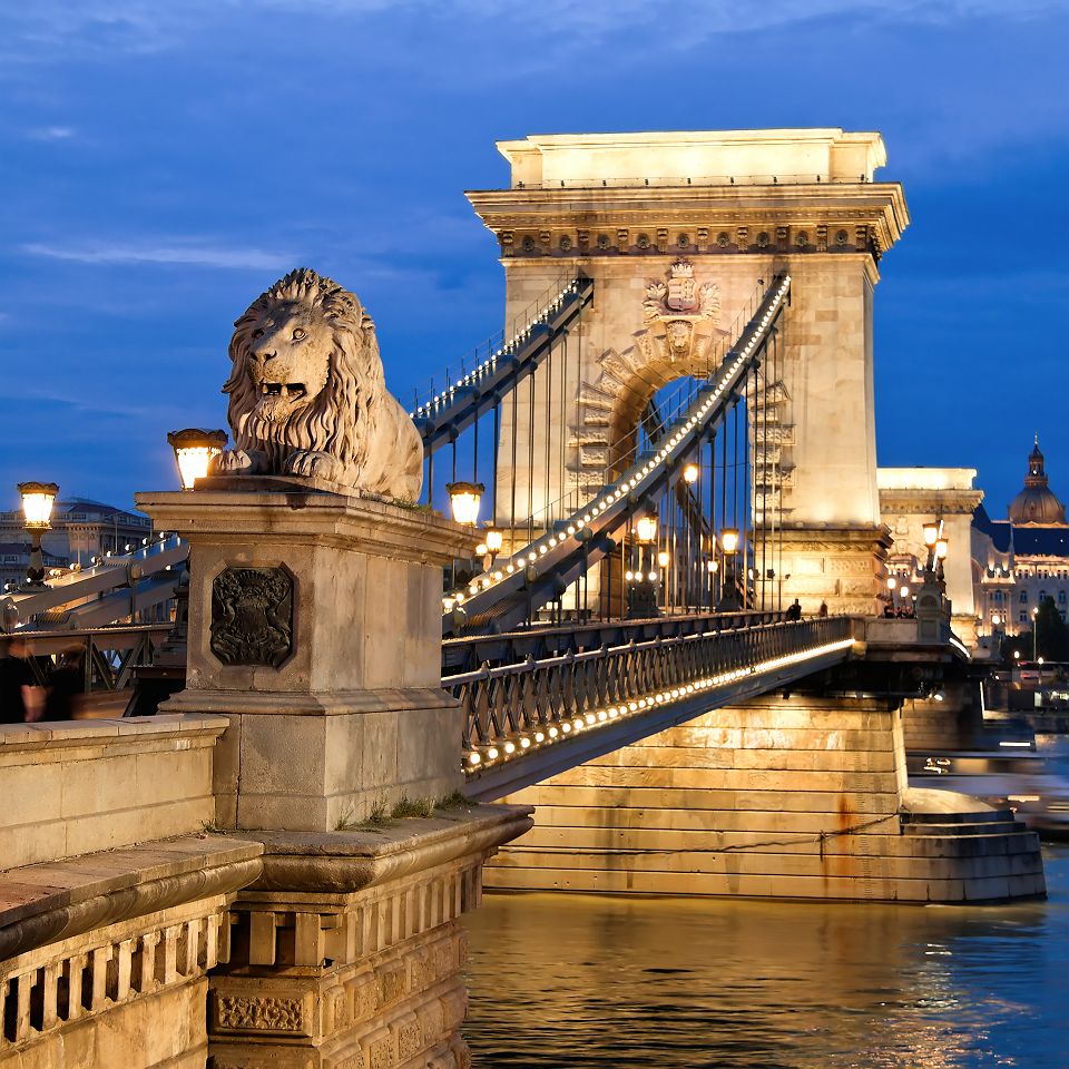 Le Széchenyi lánchíd à Budapest - Hongrie