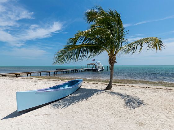 Canoë sur la plage à Islamorada