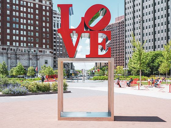 Love park sculpture 