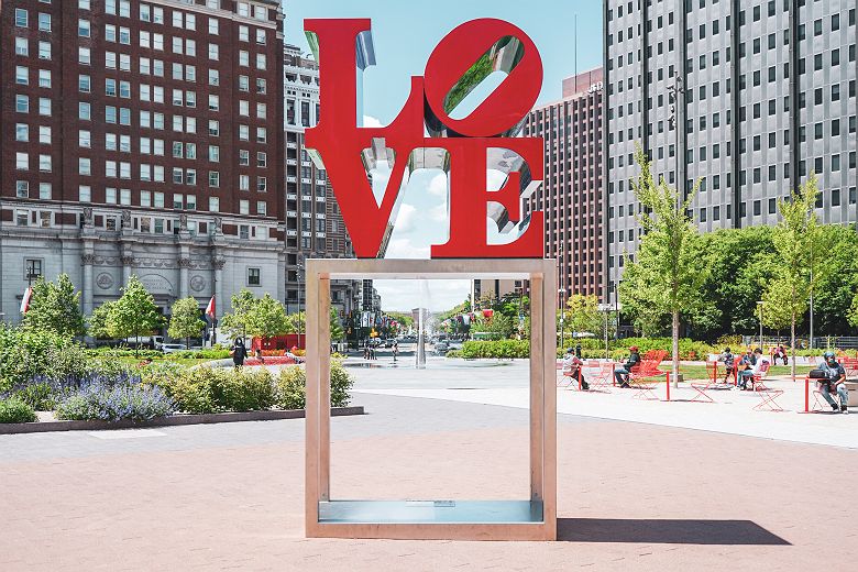 Love park sculpture 