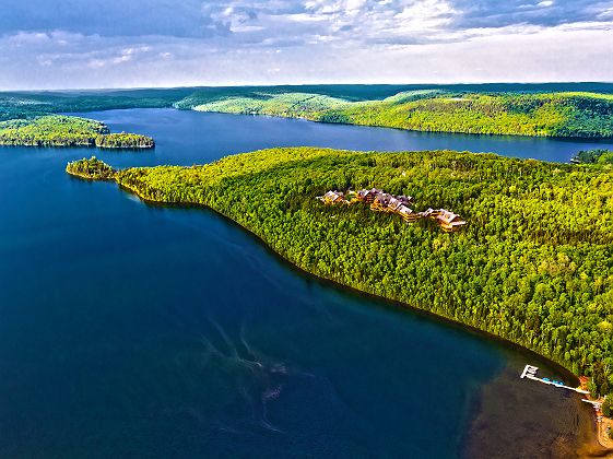 Vue sur le lac au parc national de Mauricie