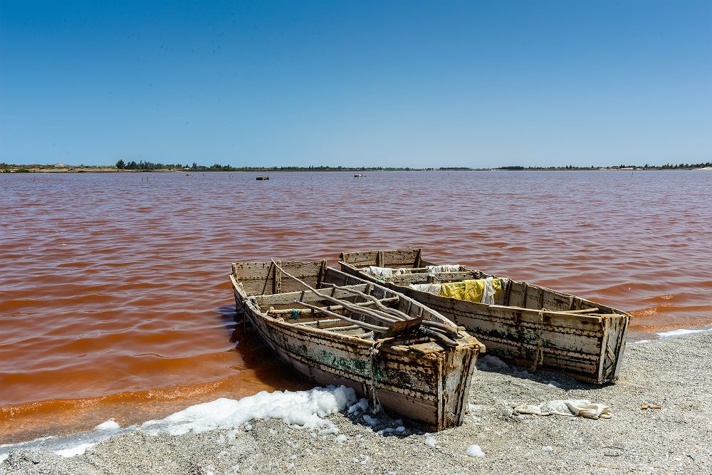 Bateaux de pêche sur le lac rose - Senegal
