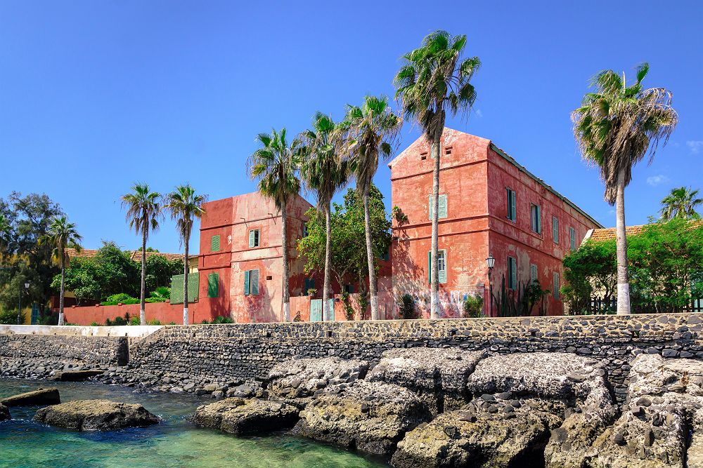 Maison rouge sur l'Ile de Gorée, Dakar - Senegal