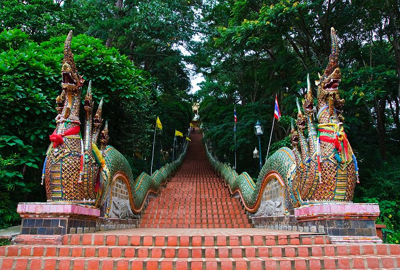 Escaliers aux nagas au Temple Wat Doi Suthep, Chiang Mai - Thaïlande