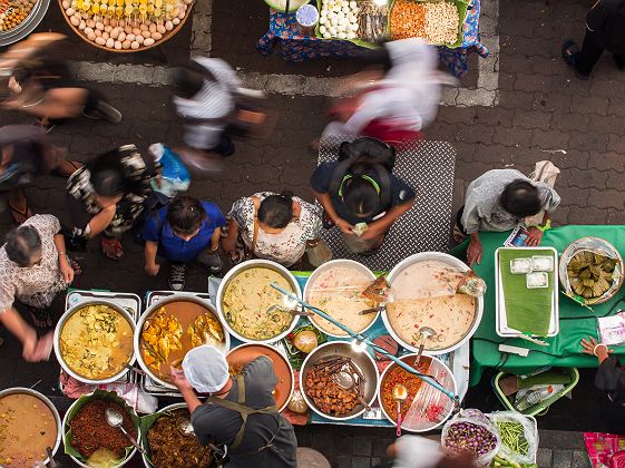 Thaïlande - Cuisine traditionnelle dans un marché de rue à Bangkok