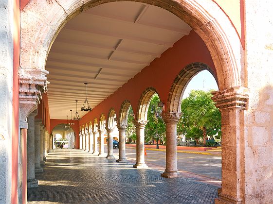 Mexique - Arches d'un bâtiment à Merida, Yucatan