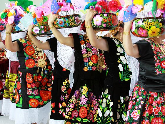 Groupe de danseuses à Oaxaca au Mexique