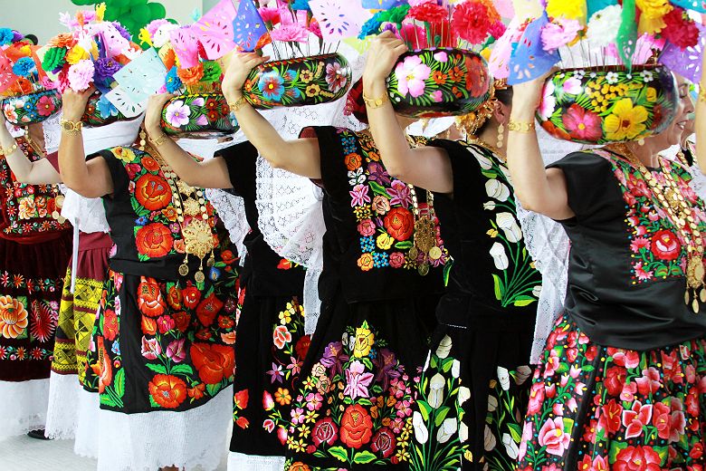Groupe de danseuses à Oaxaca au Mexique