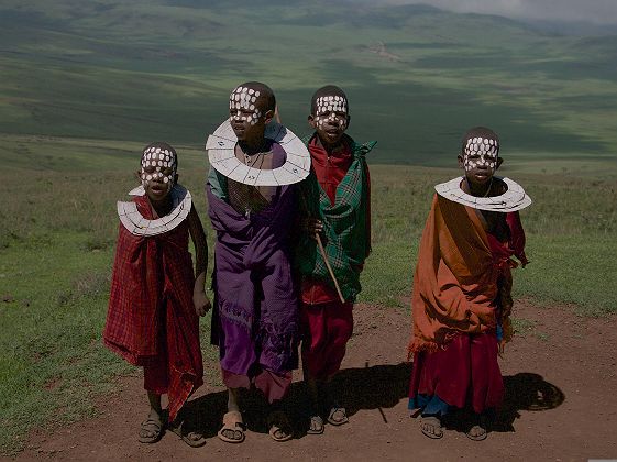 Enfants masaï dans le cratère du Ngorongoro