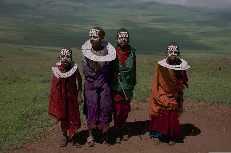 Enfants masaï dans le cratère du Ngorongoro