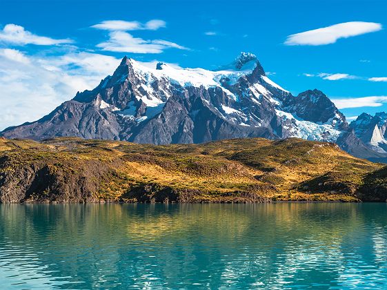 Chili - Vue sur le lac Pehoe et la Montagne Los Cuernos au parc national Torres del Paine