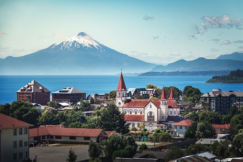 Vue aérienne de Puerto Varas et du volcan Osorno - Patagonie, Chili