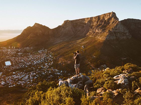 Vue sur Table Mountain depuis Lion's Head au Cap