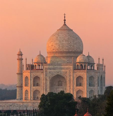 Inde - Vue sur la mausolée du Taj Mahal à Agra
