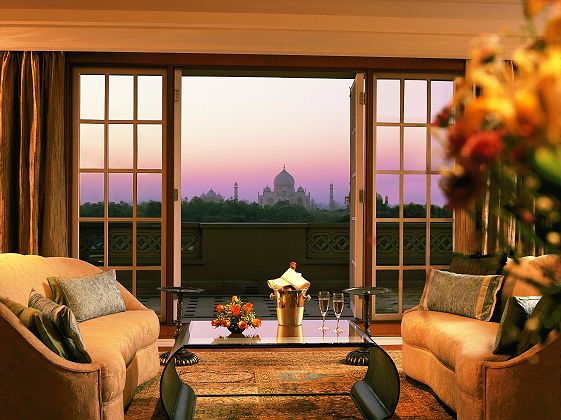 Hôtel Oberoi Armavilas - Espace salon avec vue sur le Taj Mahal