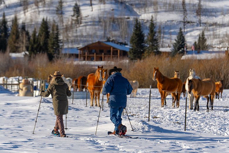 Raquettes en hiver au C Lazy U Ranch, Granby, Colorado, USA