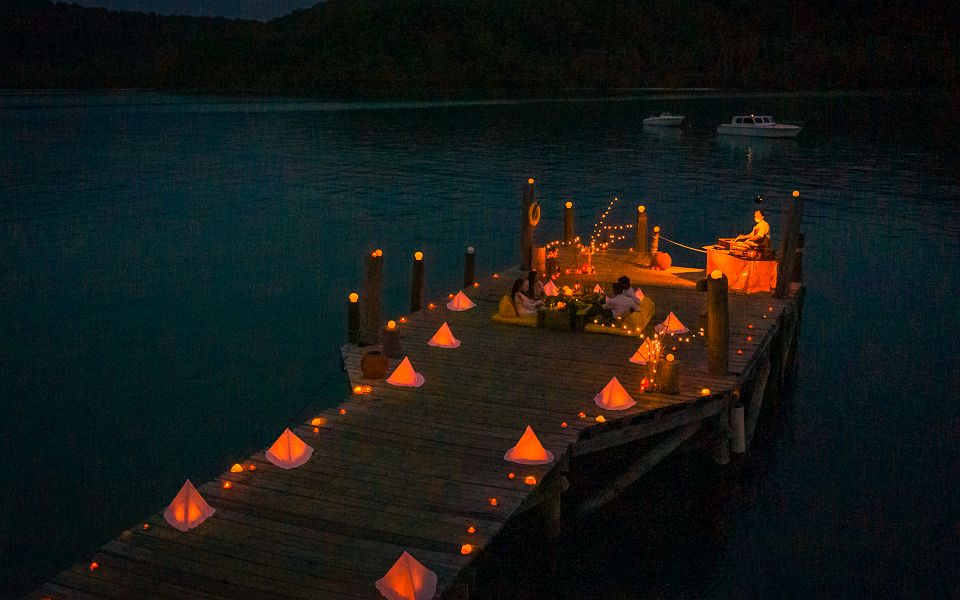 Soneva Kiri - Diner chandelles 