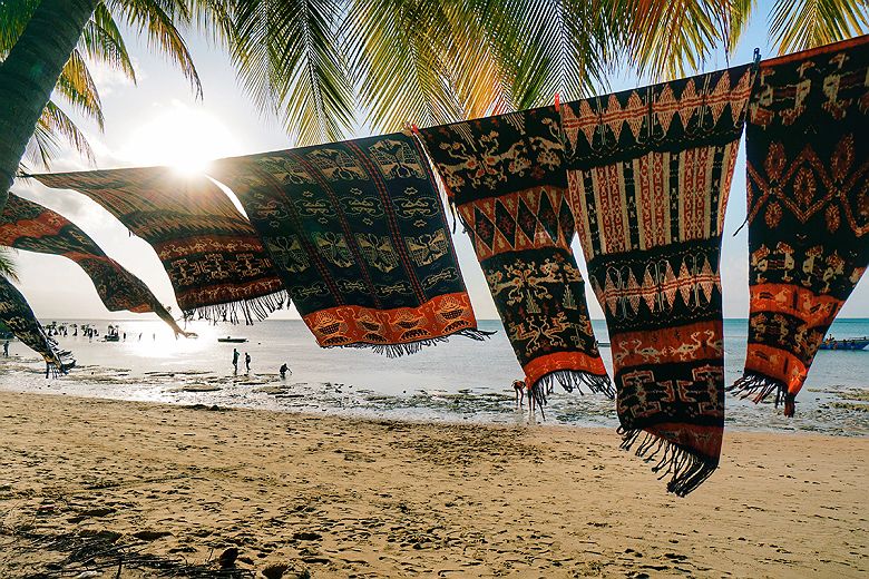"ikat" traditionnel indonésien