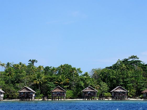 Maison sur Pilotis à Raja Ampat- Crédit @Dennis Keller