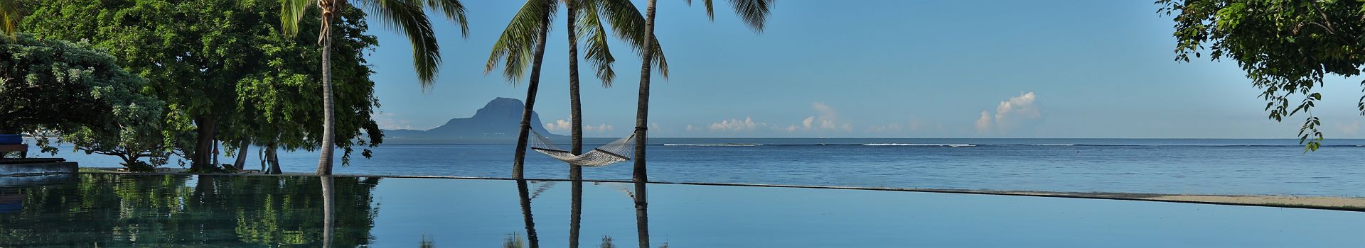 infinity pool - maradiva maurice