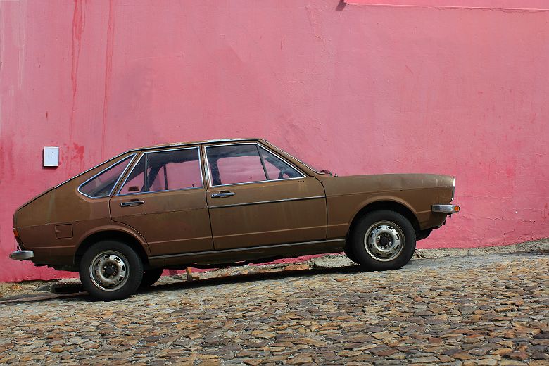 Voiture au quartier de Bo-Kaap à Cape Town