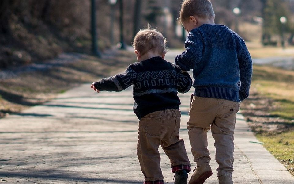 enfants jouant