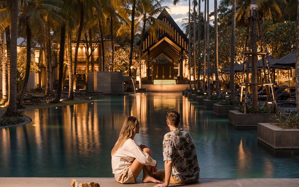 Twinpalms Phuket Resort - Couple et piscine 