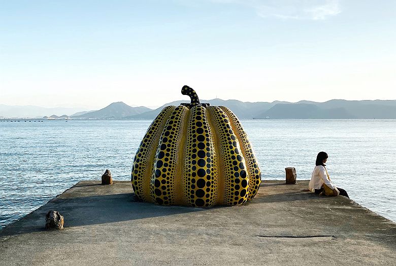Yellow Pumpkin de Yayoi Kusama - Naoshima