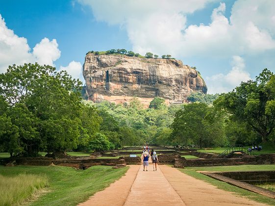 Sri Lanka - Vue sur le rocher Lion près des jardins antiques de Sigiriya