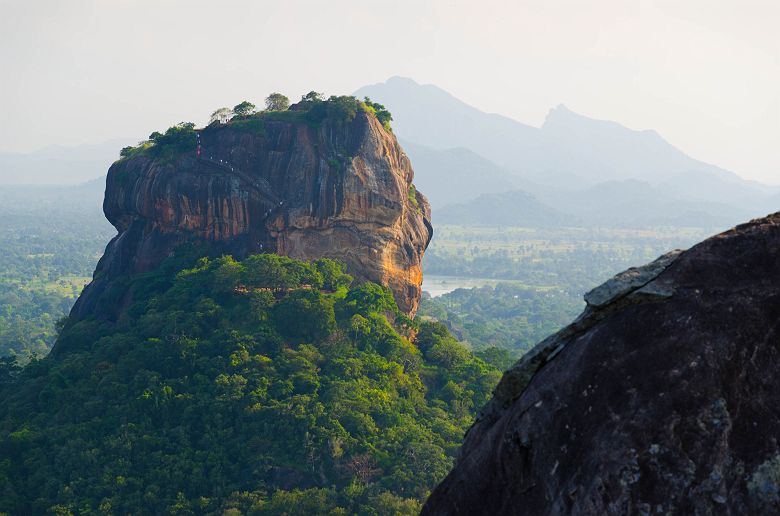 Sri Lanka - Vue sur le rocher Lion près des jardins antiques de Sigiriya