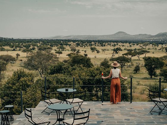 Vue sur les plaines du Serengeti depuis la terrasse du Nimali Serengeti