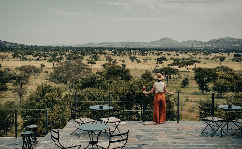Vue sur les plaines du Serengeti depuis la terrasse du Nimali Serengeti
