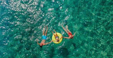 Famille au large des îles Daymaniyat