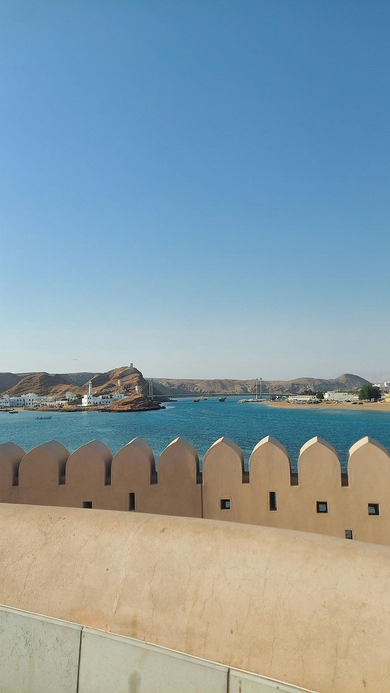 Vues sur Mascate depuis la Corniche 