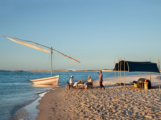 Pique-nique sur un banc de sable - andBeyond Benguerra Island