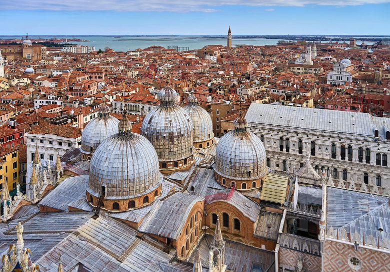 Vue aérienne Basilique Saint marc à Venise