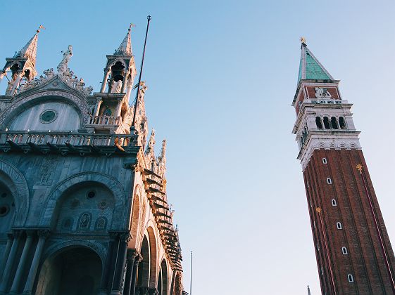 Basilique Saint-Marc et son campanile à Venise