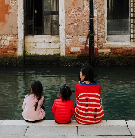 La Sérénissime en famille - Famille au bord du Canal à Venise 