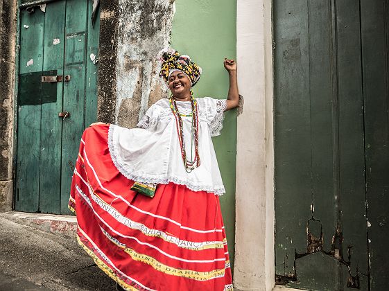 Brésil - Portrait d'une femme locale en habits traditionnels à Salvador 