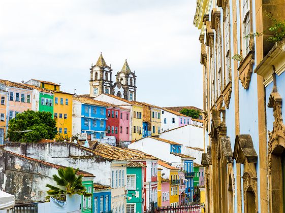 Brésil - Centre historique de Salvador avec des maisons colorées