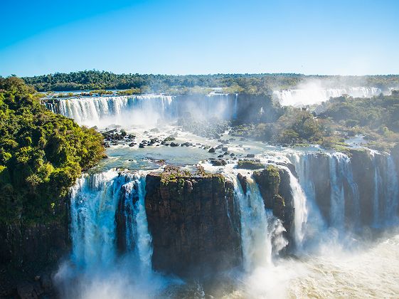 Brésil - Vue sur les chutes d'eau Iguazu