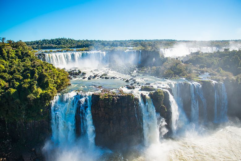 Brésil - Vue sur les chutes d'eau Iguazu