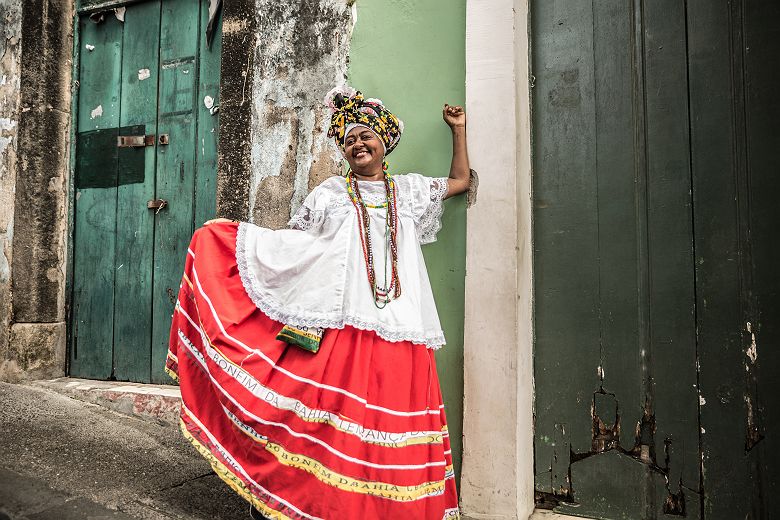 Brésil - Portrait d'une femme locale en habits traditionnels à Salvador 