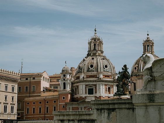 Façades et coupoles à Rome
