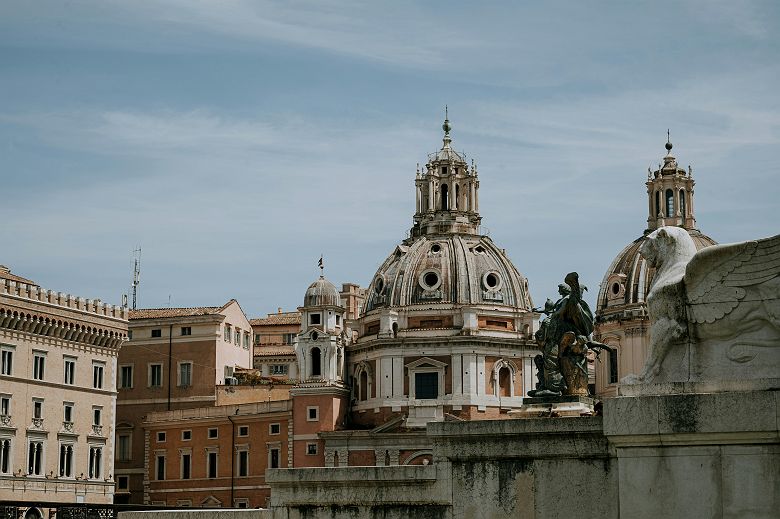 Façades et coupoles à Rome