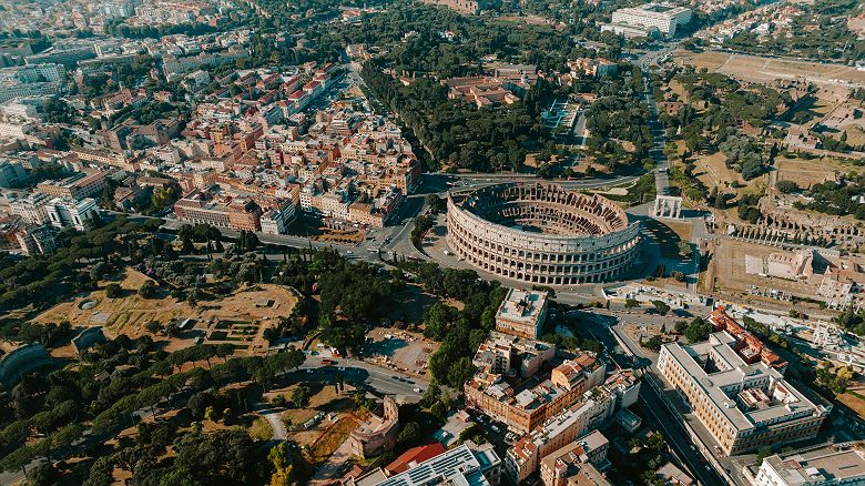 Vue aérienne de Rome et du Colisée